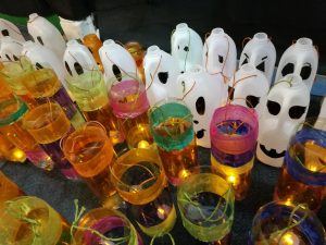 Halloween crafts - lanterns on a table
