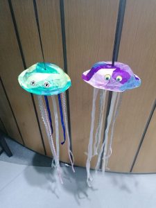 craft images of Jellyfish made of paper plates and tissue paper